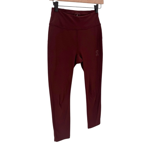 On Running Active Tights in "Mulberry" Size XS - Picture 7 of 15